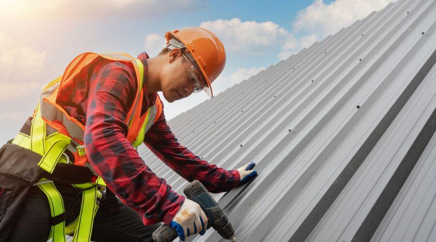 Professional gutter cleaning in McCausland, IA